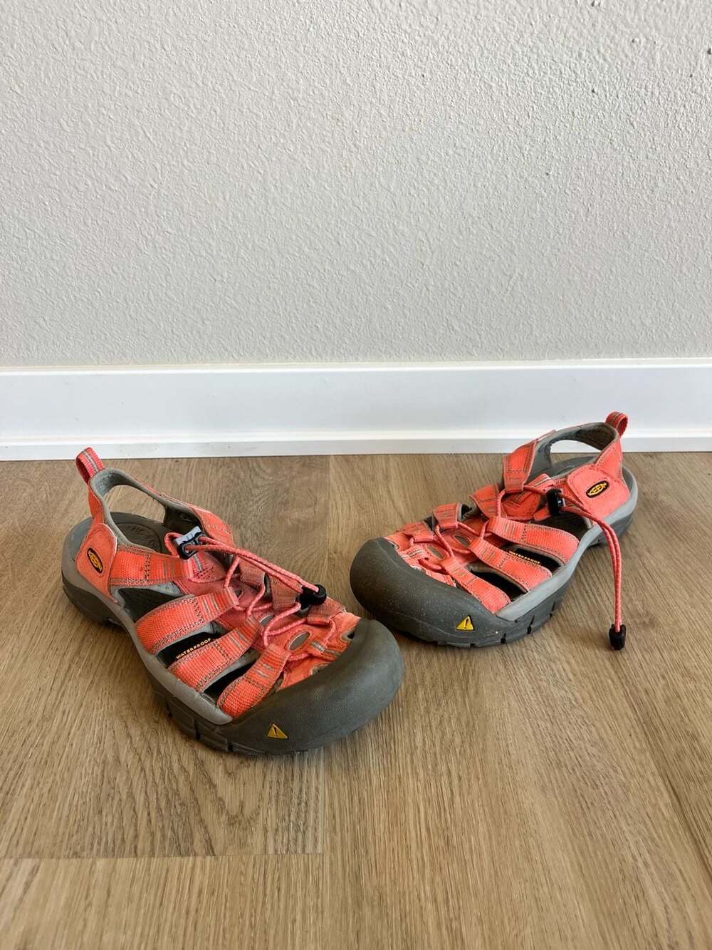 KEEN Newport H2, Waterproof Hiking/Walking Sandals, Woman’s, Vibrant Coral,9